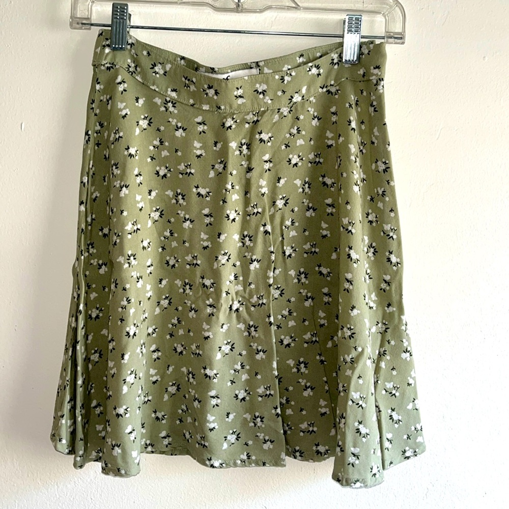 Hollister skirt with side zipper—“ultra high rise”. Size medium.